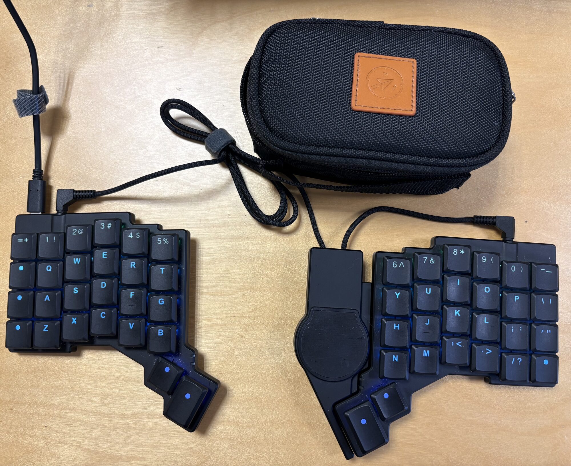 ZSA Voyager, Navigator Trackpad and the trackpad case